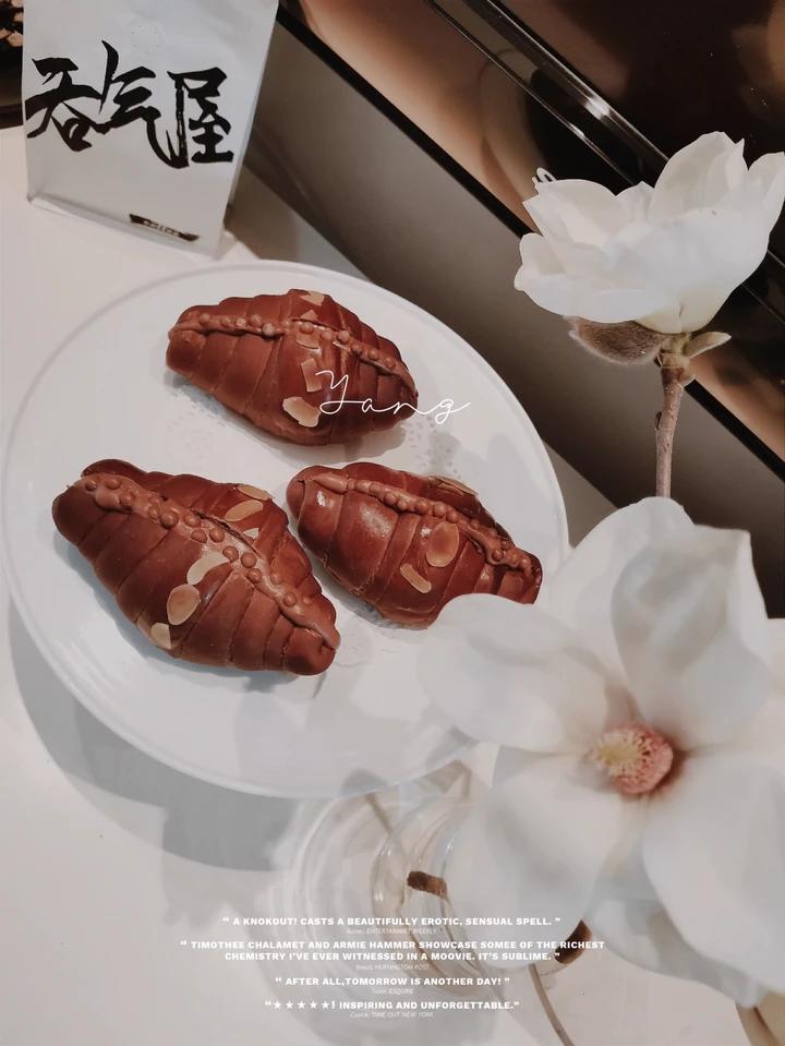 【两种巧克力面包】巧克力脆珠奶油包&巧克力牛角包