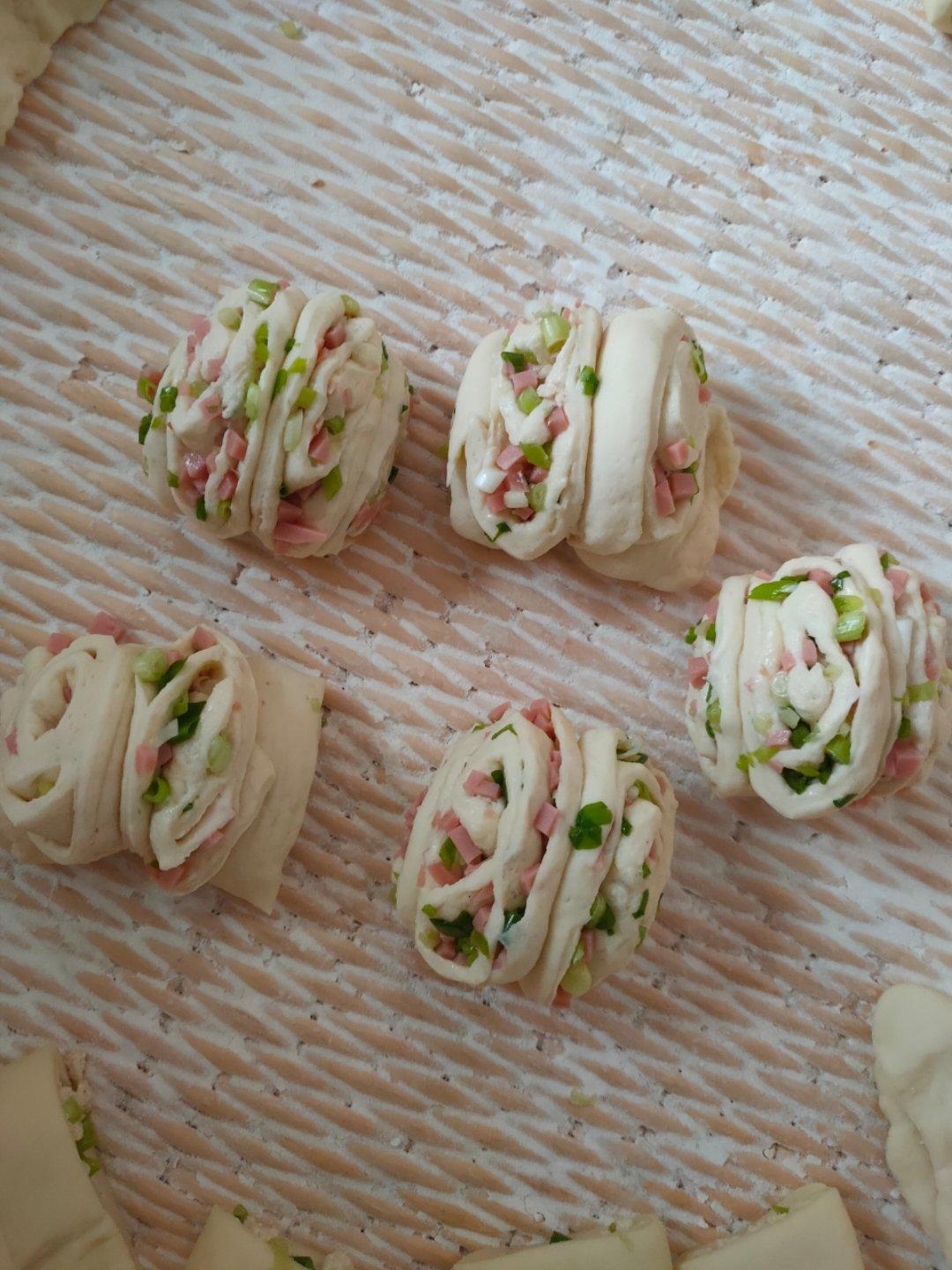 最好吃的火腿葱香花卷—附让葱不变黄的小窍门