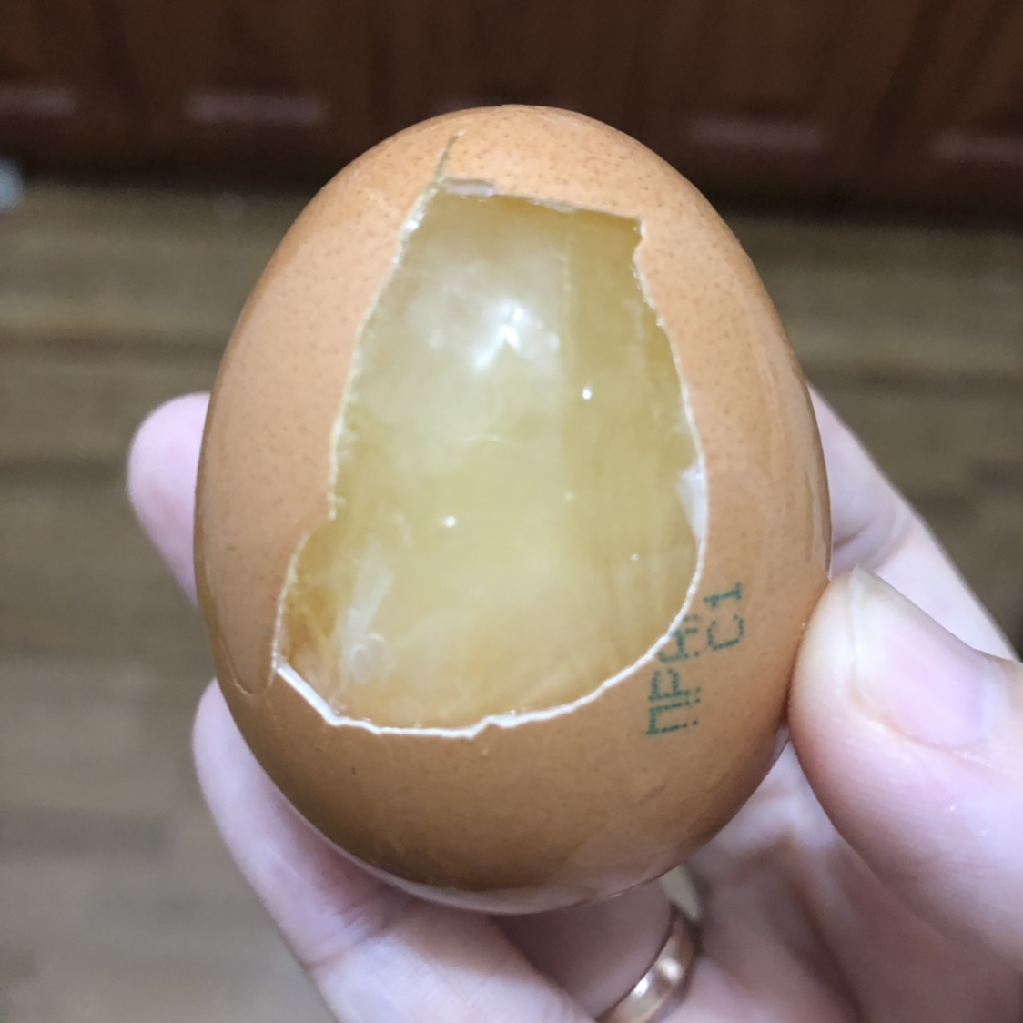 冻鸡蛋煎荷包蛋的做法 步骤1