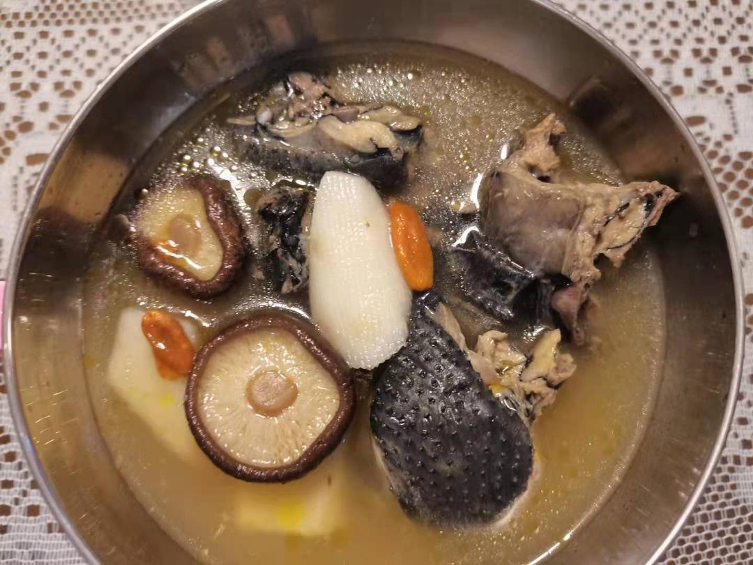 滋阴补血～香菇山药乌鸡汤