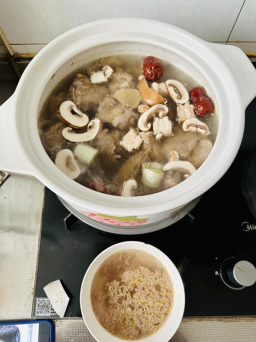 奶奶教的鲜香肥美香菇炖鸡汤