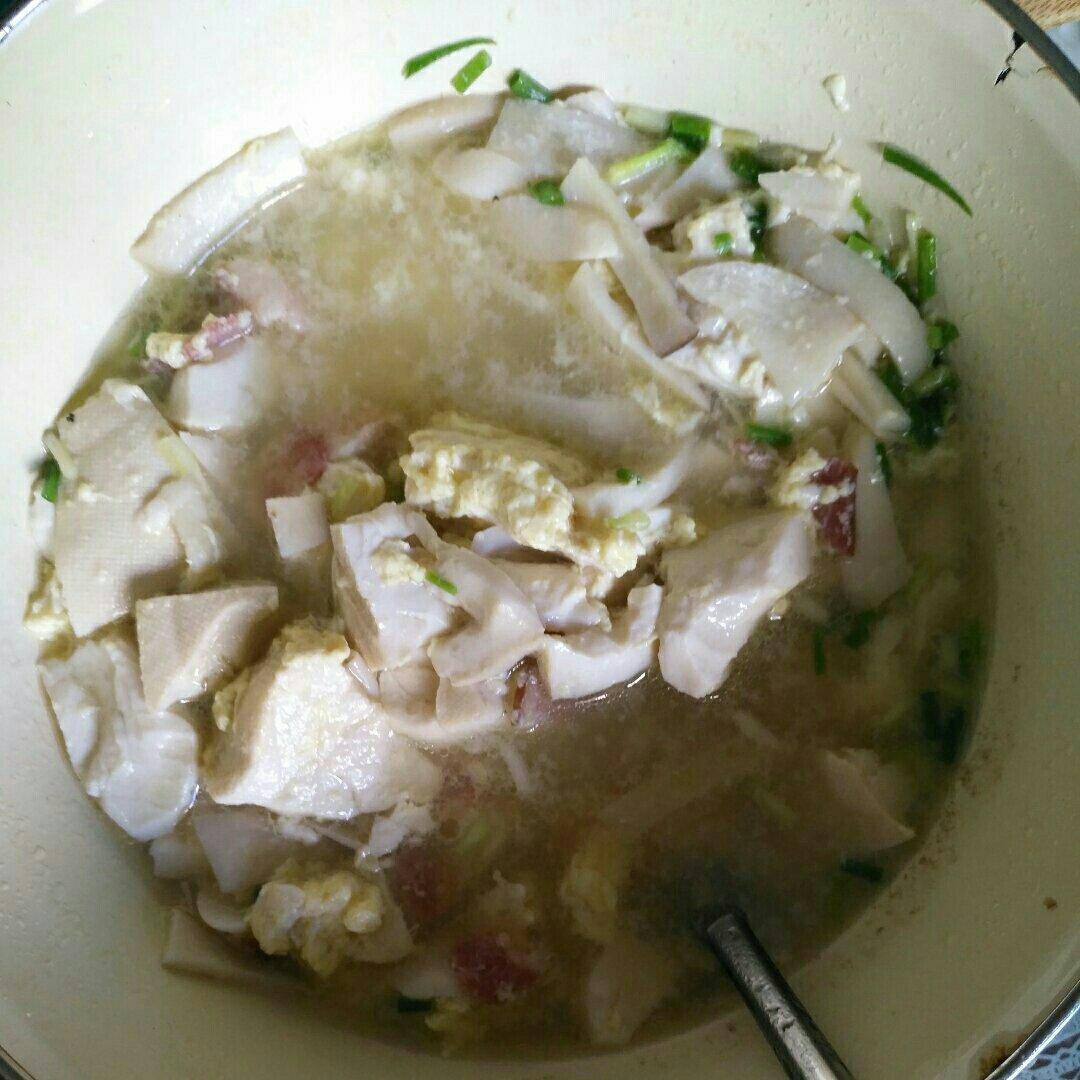 鲜掉眉毛的菌菇豆腐汤