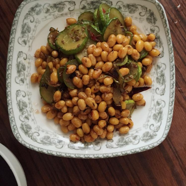 减肥餐—黄豆炒黄瓜的做法