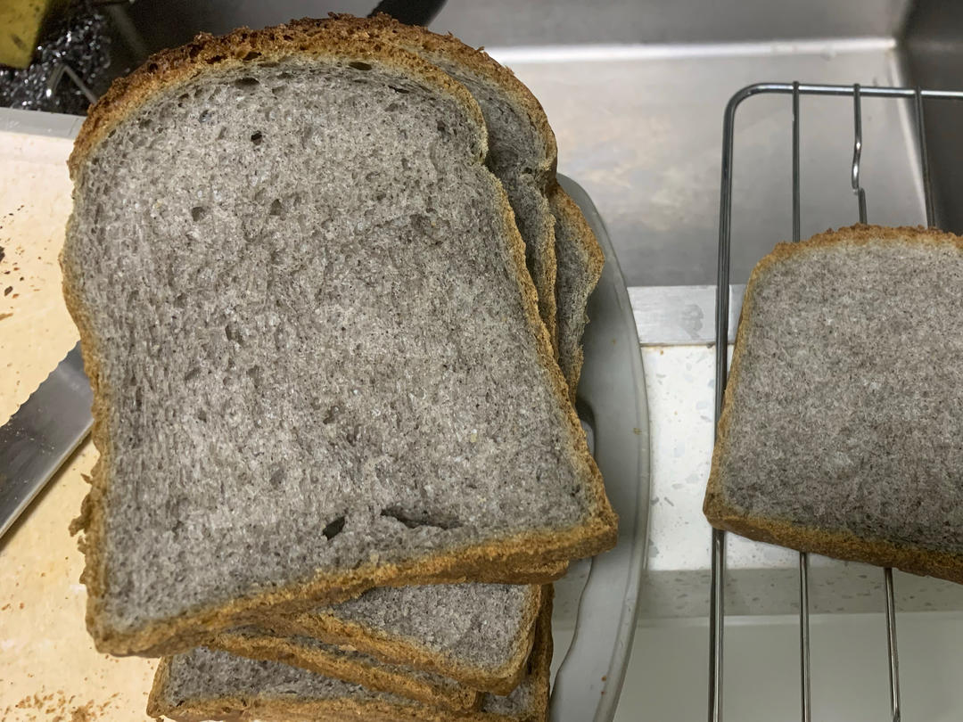 营养丰富的黑芝麻小吐司