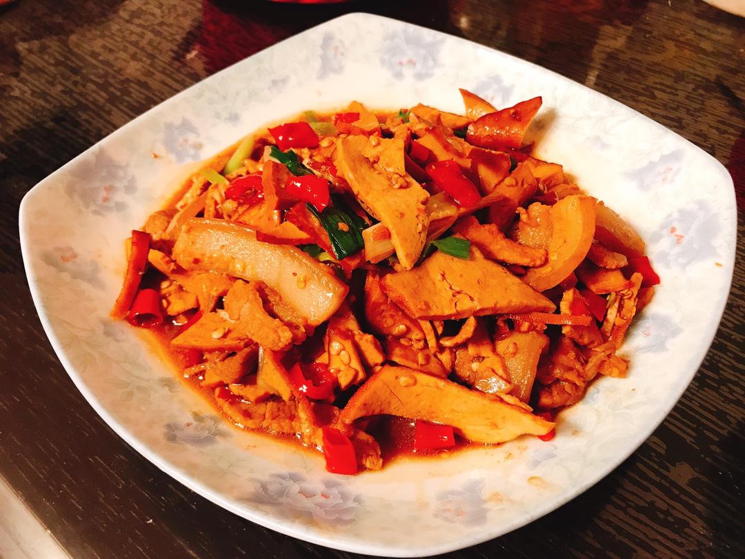 辣炒五花肉熏豆干的做法
