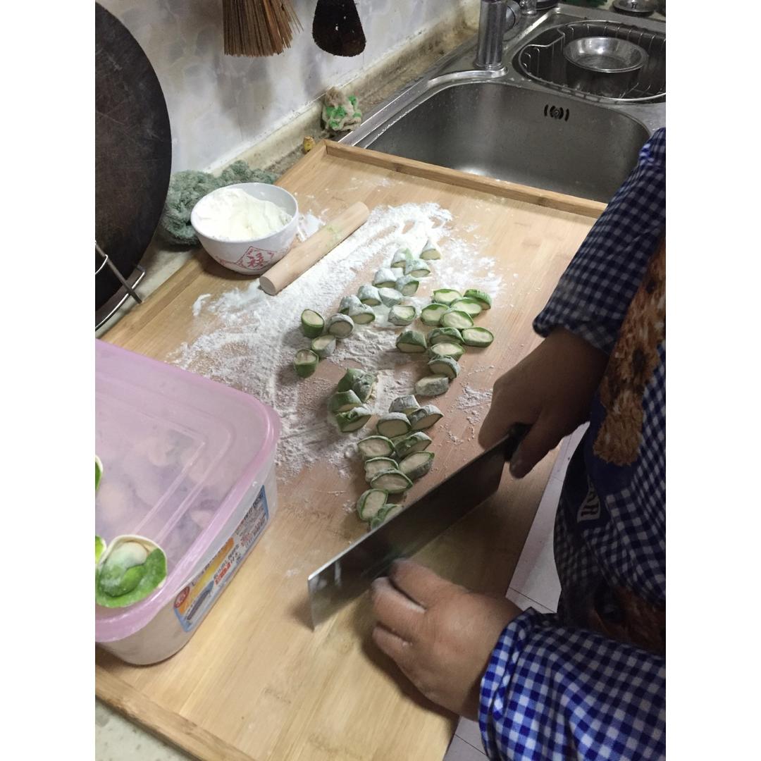 翡翠白玉白菜饺子详细版（附翡翠白玉白菜饺子包法，翡翠白玉饺子皮两种制法，面包机和面，翡翠白玉烧卖，各种馅料搭配）