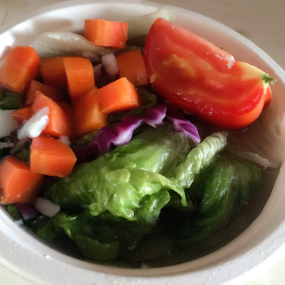 减脂蔬菜荷包蛋汤。