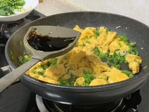 (让鸡蛋蓬松的小技巧) 青椒炒鸡蛋的做法 步骤10