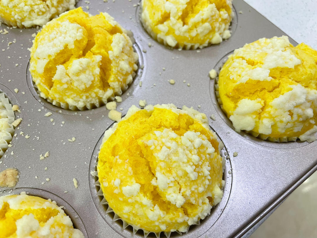 又快手又松软的南瓜大麦芬，金灿灿好美味！