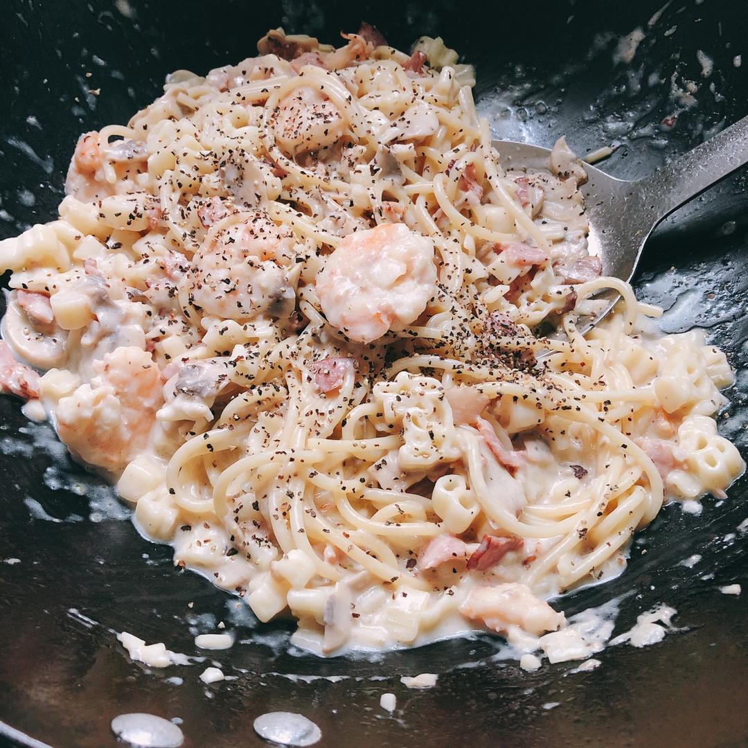 白蘑菇奶油培根意面