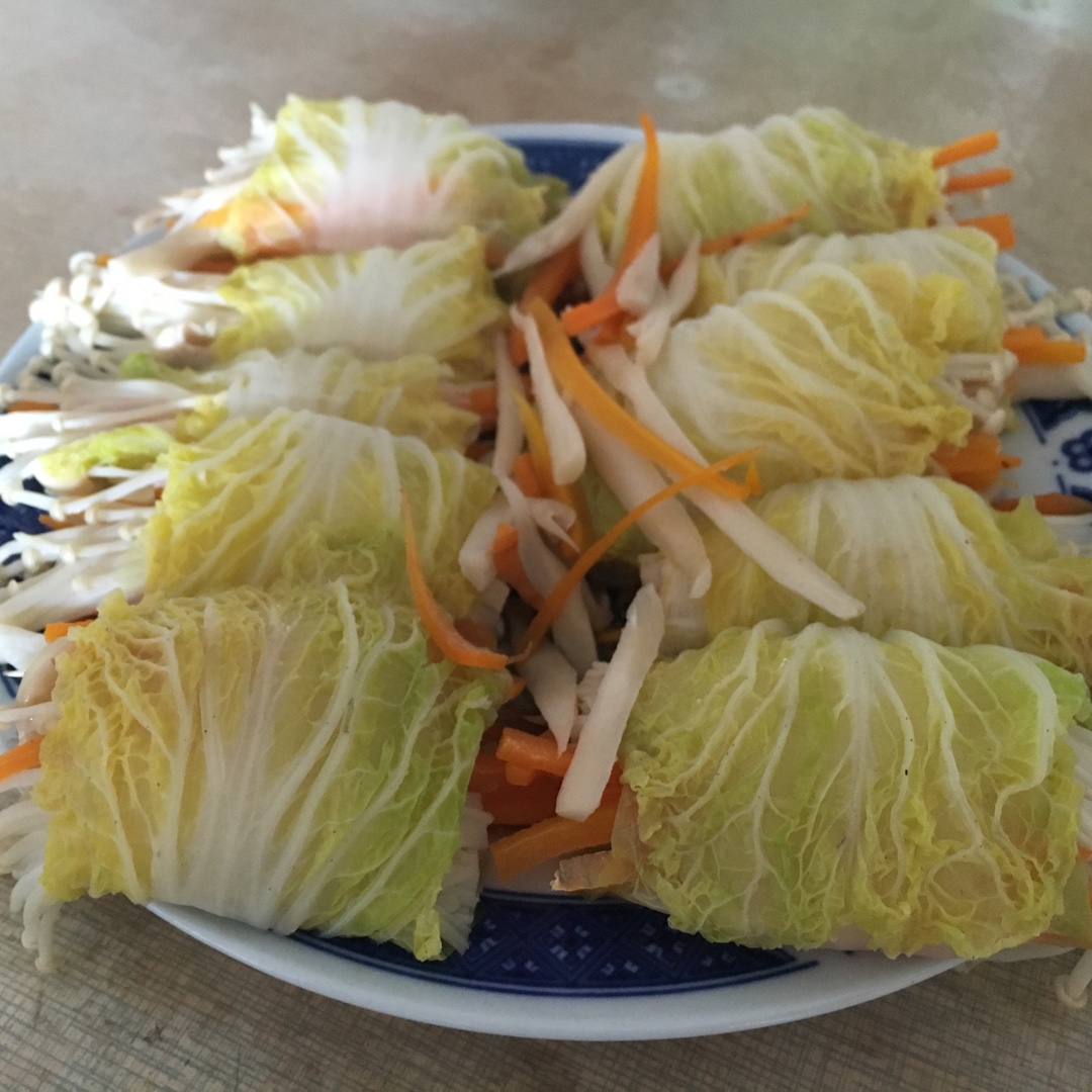 娃娃菜包双菇（Steamed Baby Cabbage with Mushrooms）