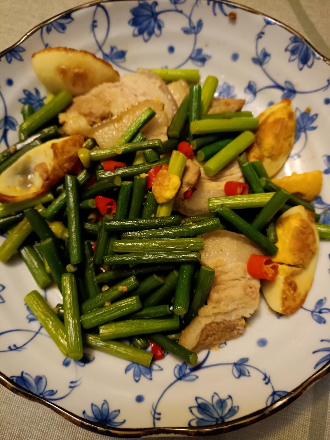 五花肉炒蒜苔 / 蒜薹炒肉