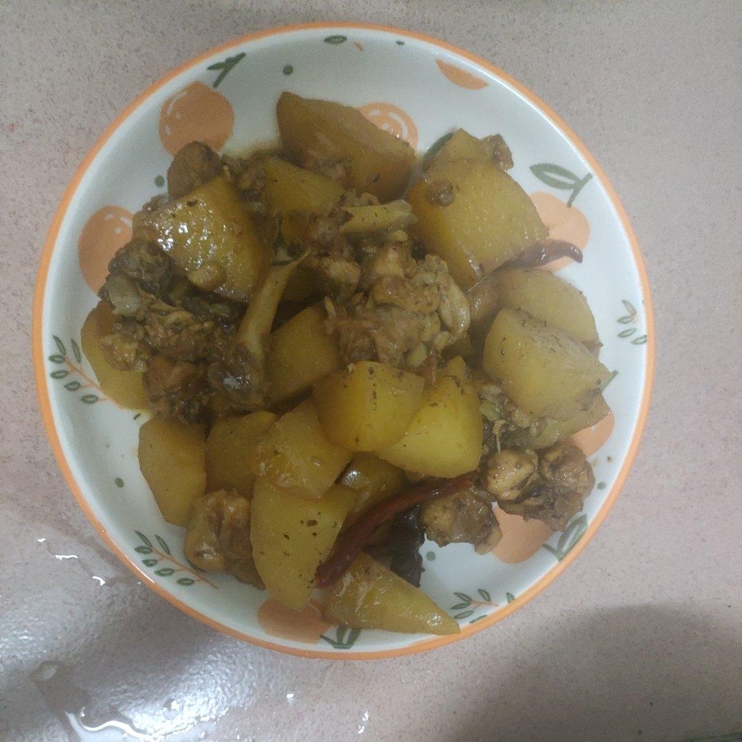 鸡腿炖土豆 上桌秒空盘 汤都喝干了！