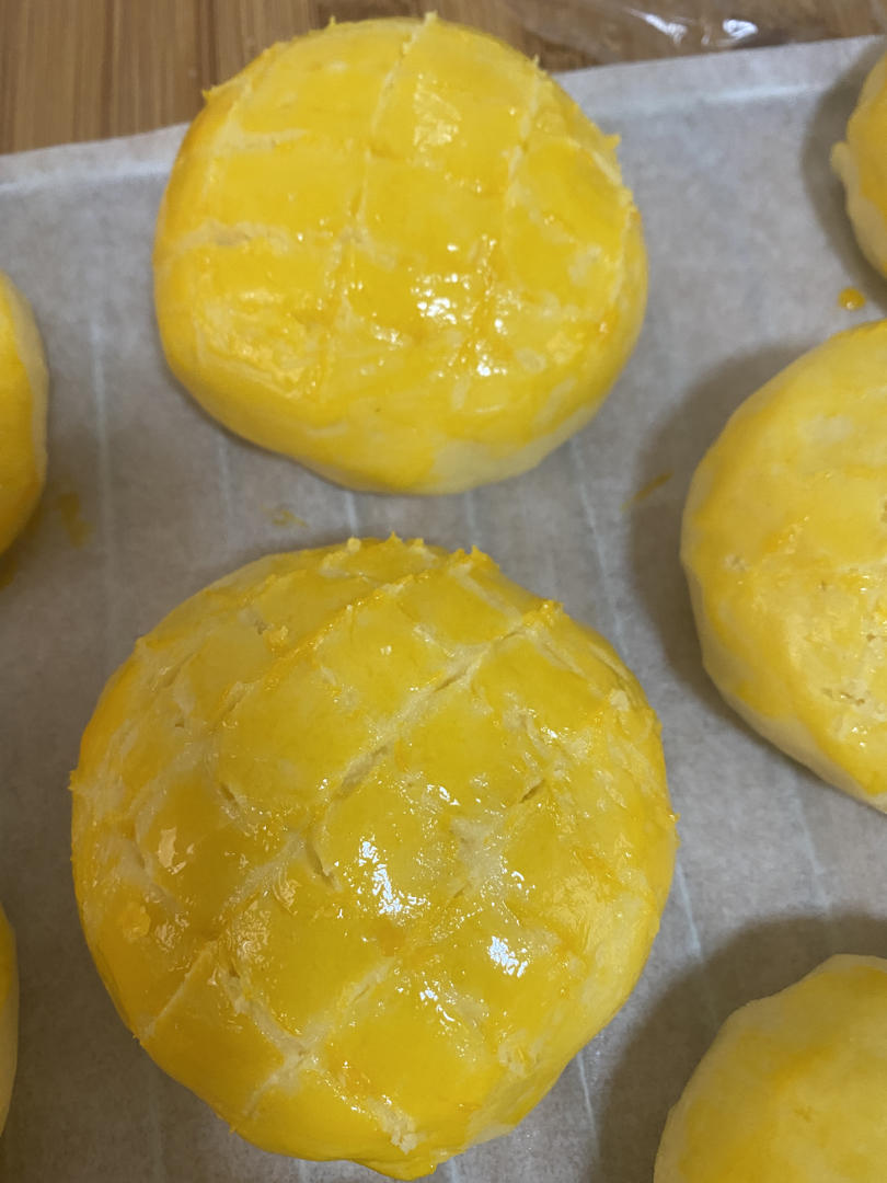 好吃到炸裂的港式菠萝包（附带制作酥皮的小视频）