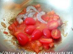 番茄虾仁炒饭的做法 步骤4