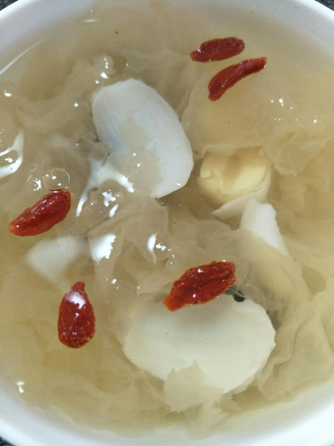 银耳百合莲子羹