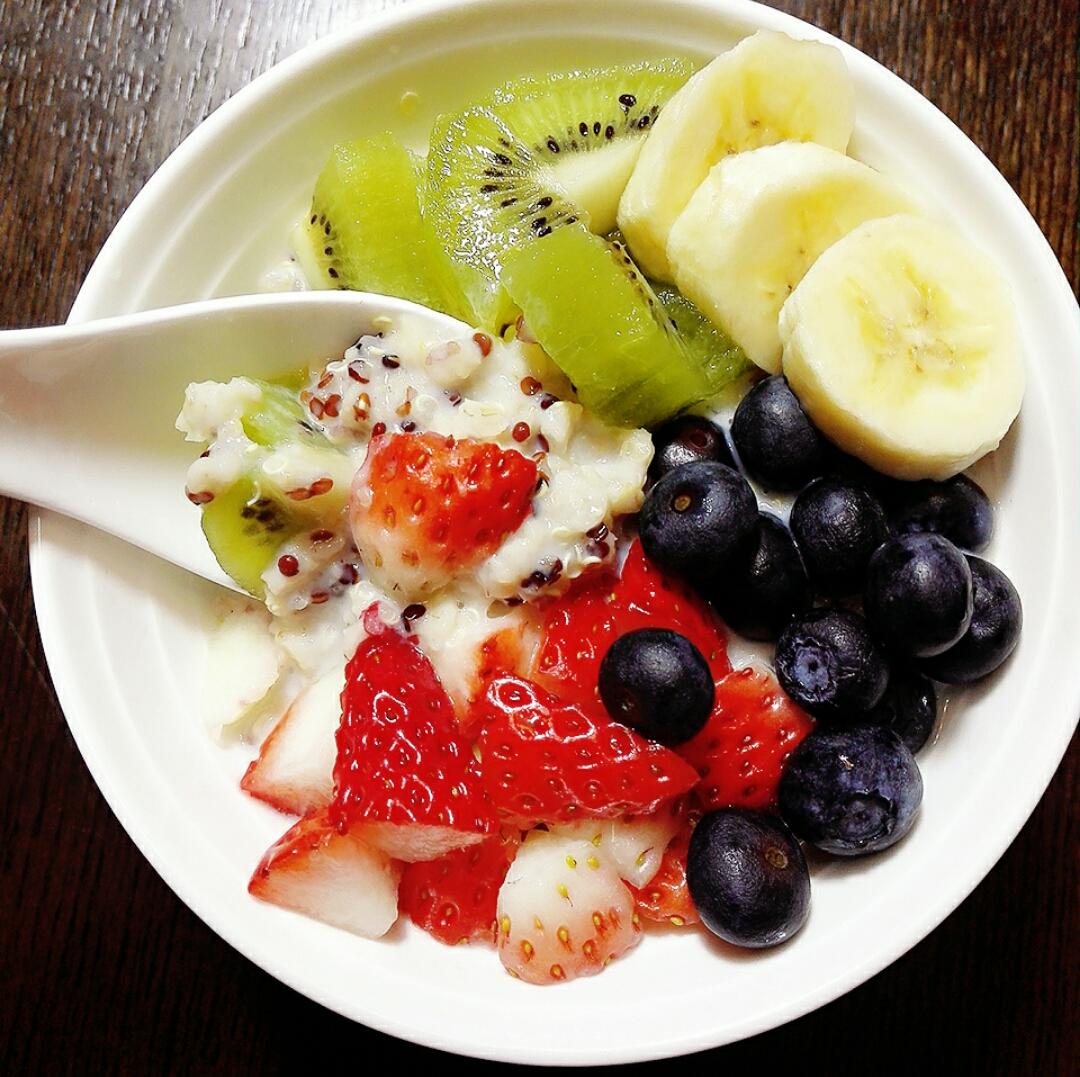 食肆巷子做的黎麦燕麦水果粥