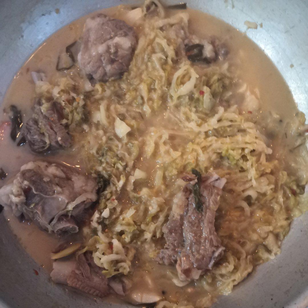 东北酸菜炖排骨