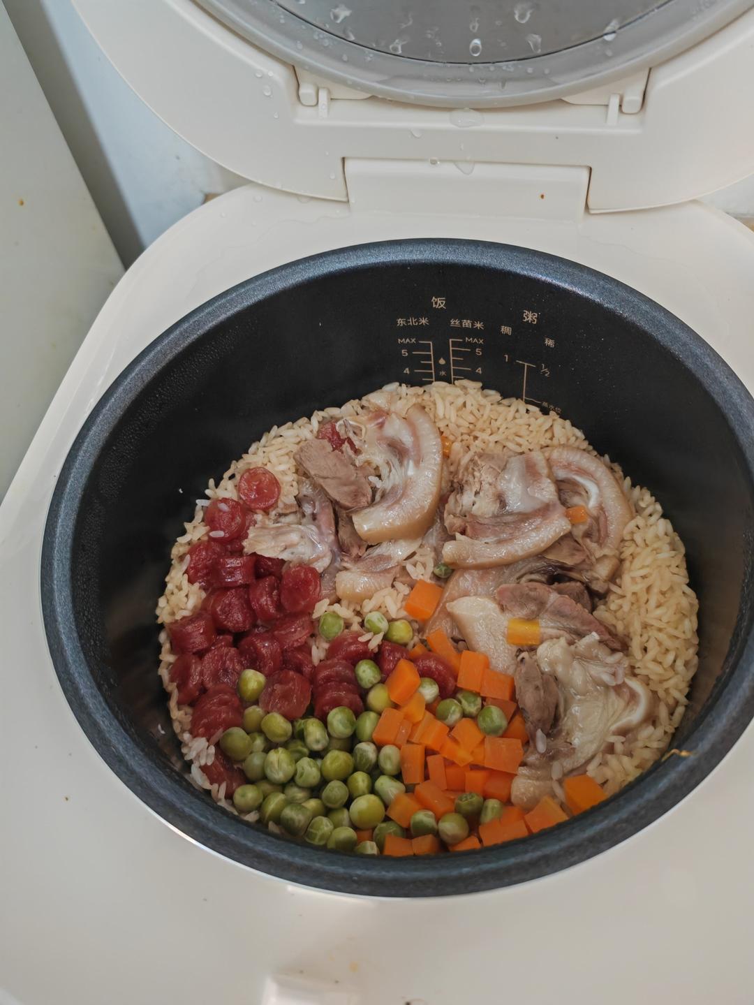 懒人电饭锅香肠焖饭/煲仔饭