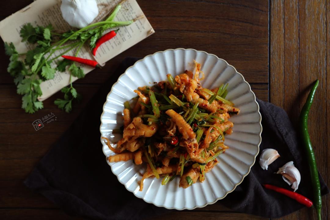云南特色 | 超香辣鸡脚凉拌超好吃！（含两种口味）的做法