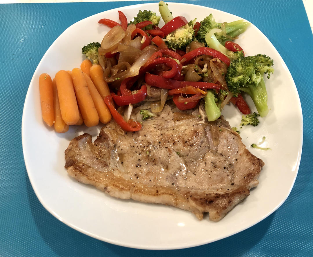 戈登拉姆斯的进阶食谱：煎猪排配酸甜椒