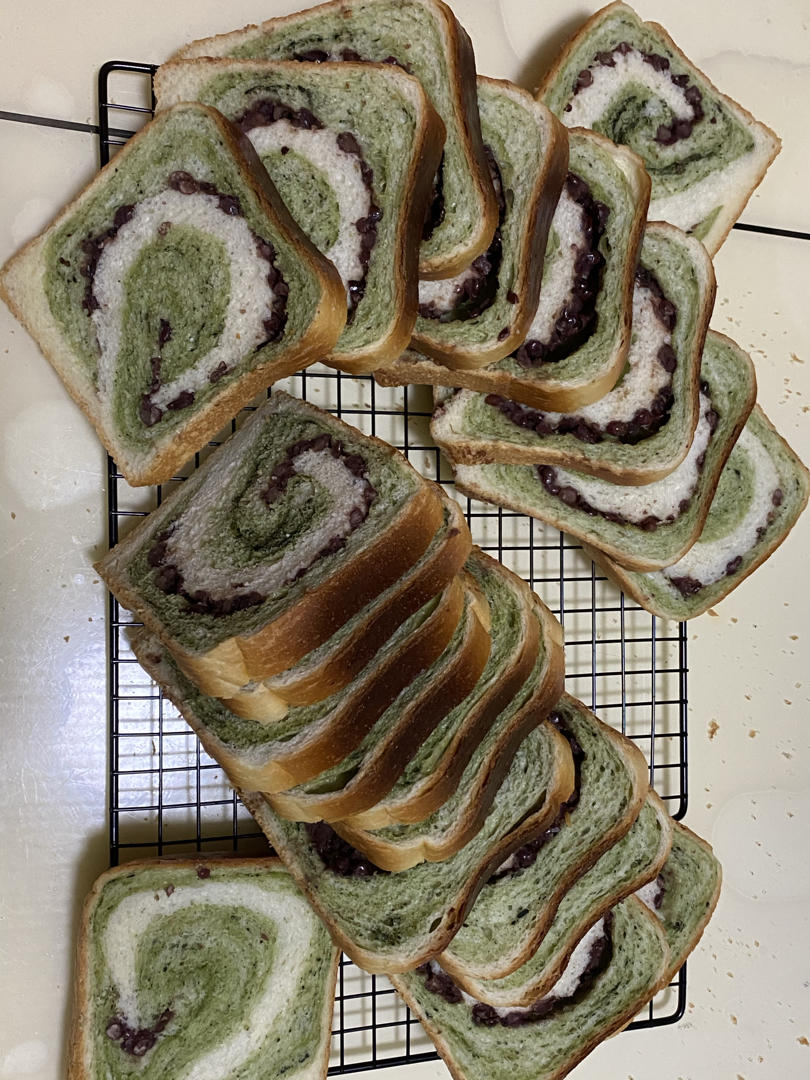 清香柔软的抹茶红豆吐司