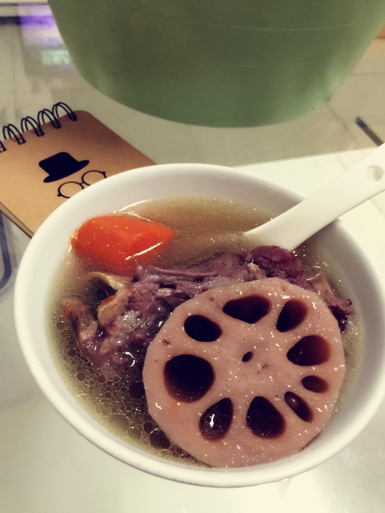 廣東人拒絕味精 - 蓮藕豬大骨湯的做法