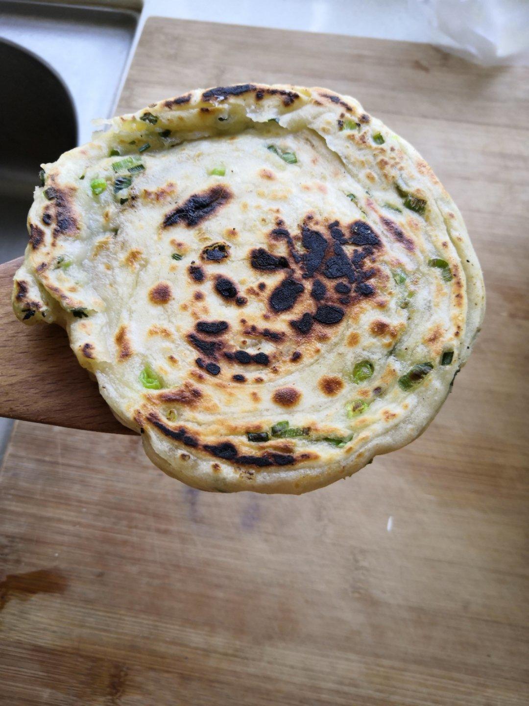 烫面葱花手撕饼