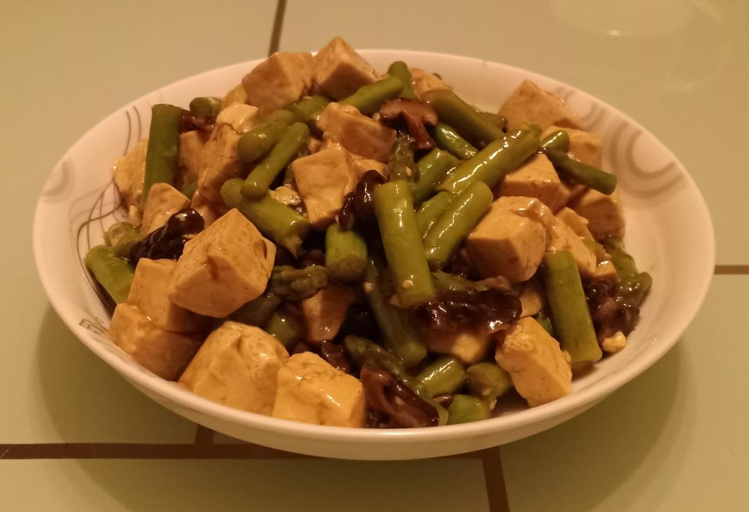 芦笋㸆豆腐的做法