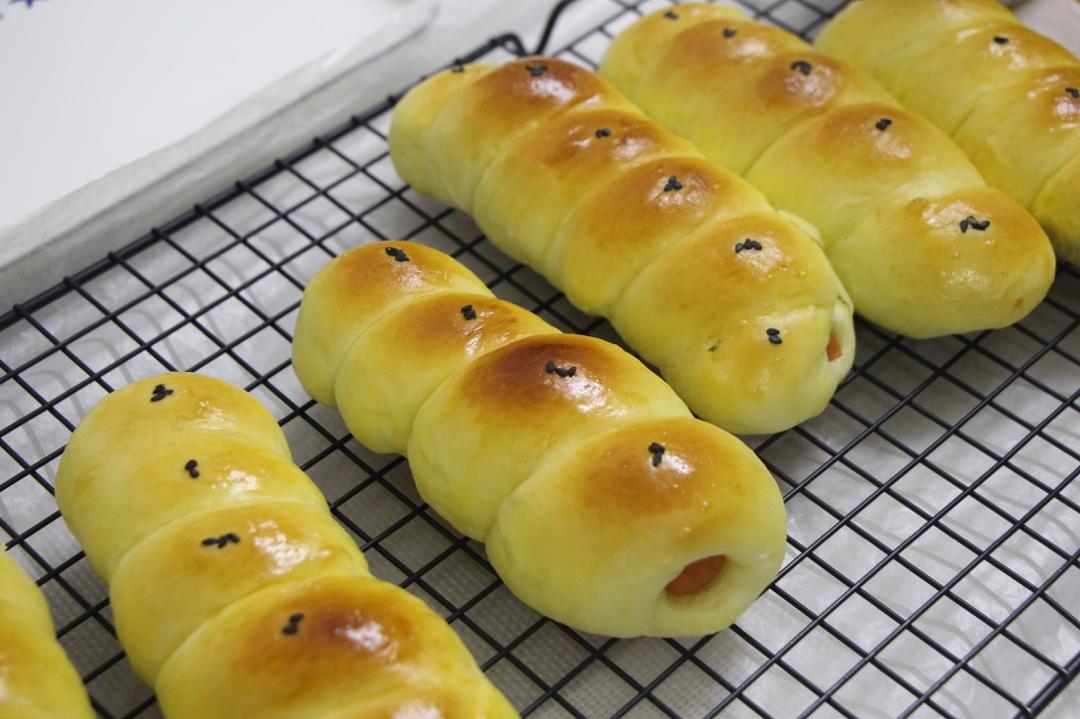 肉松肠仔包