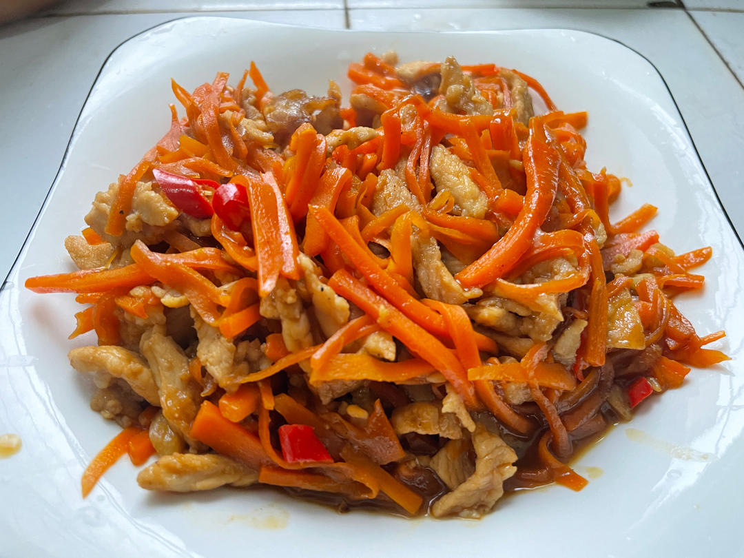 超级下饭胡萝卜丝炒肉