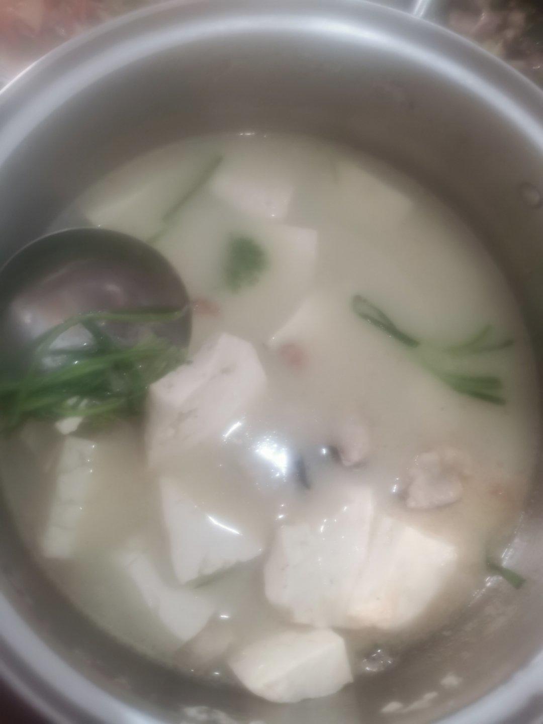 黄豆芽鲶鱼汤