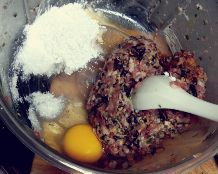 青椒肉脆卷的做法 步骤3