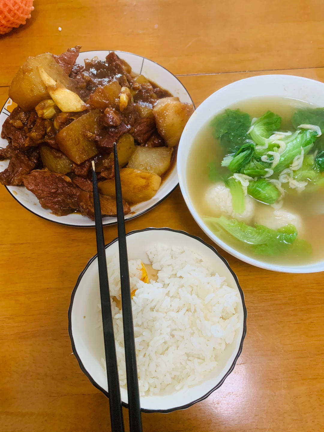 萝卜焖牛腩 （好吃得可以摆摊了）