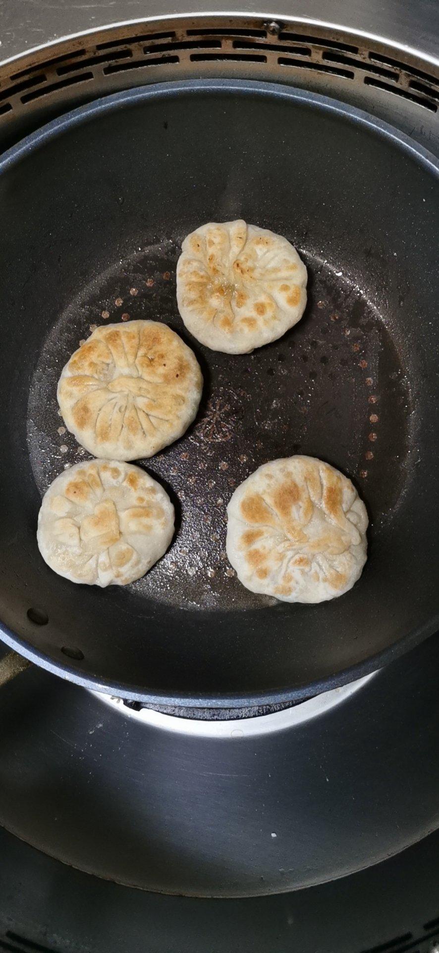 会连续吃八个的萝卜馅饼