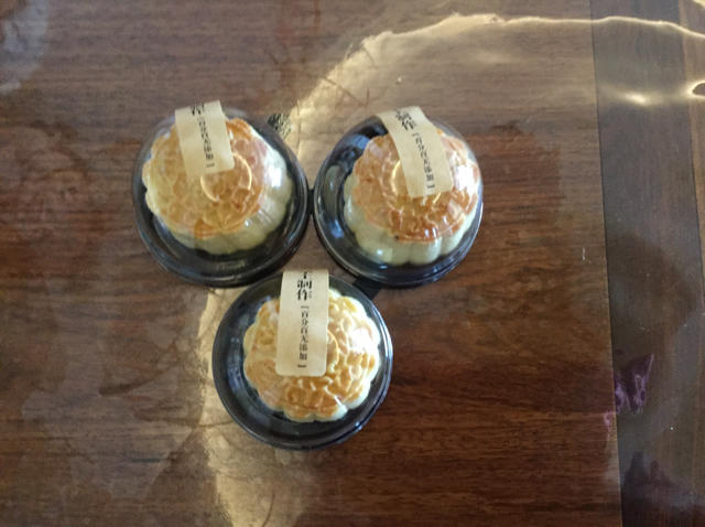 酥皮奶黄月饼