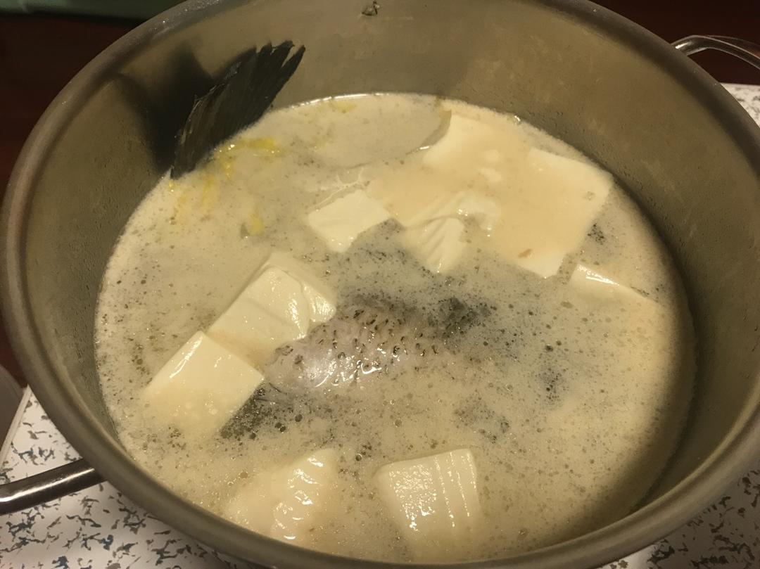 鲫鱼豆腐汤