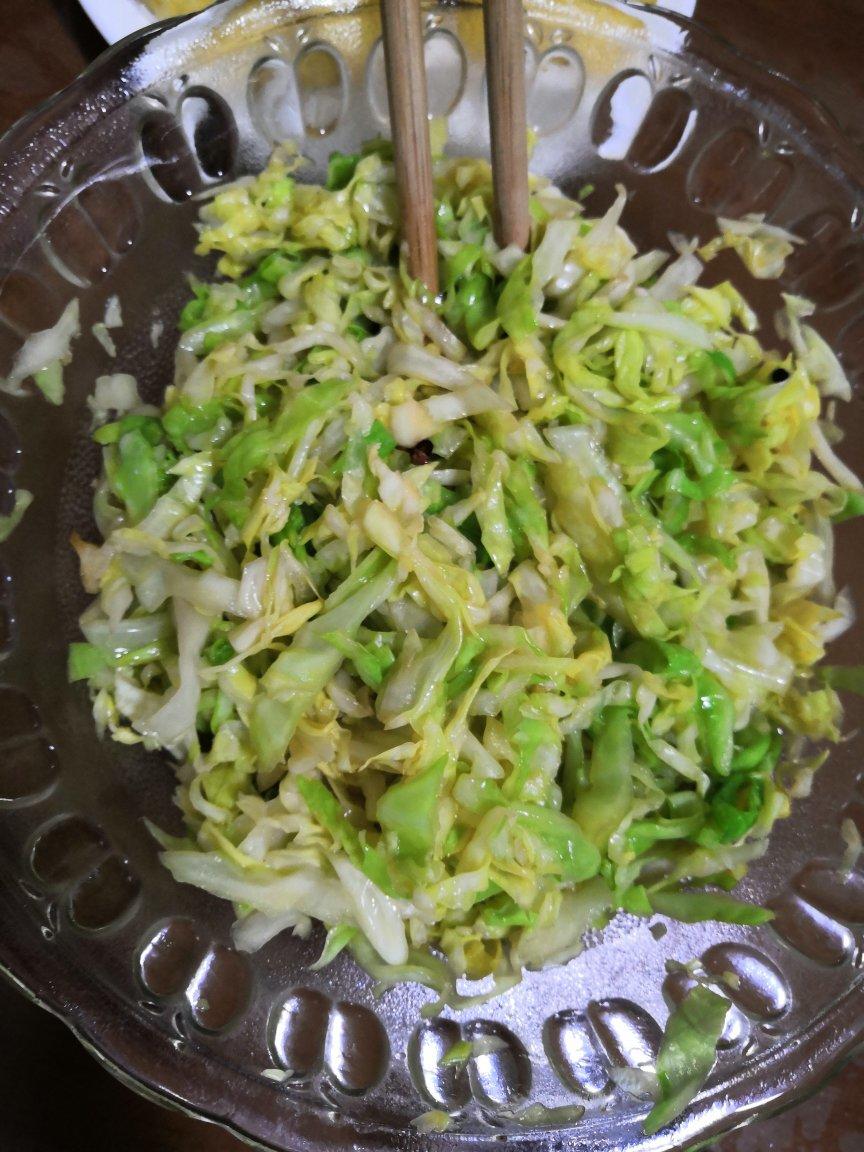 凉拌蒜香圆白菜