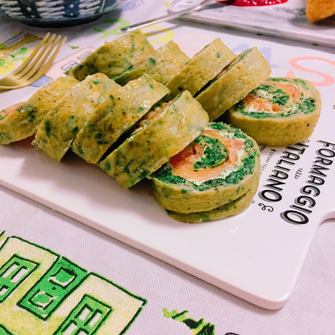 烟熏三文鱼菠菜蛋卷