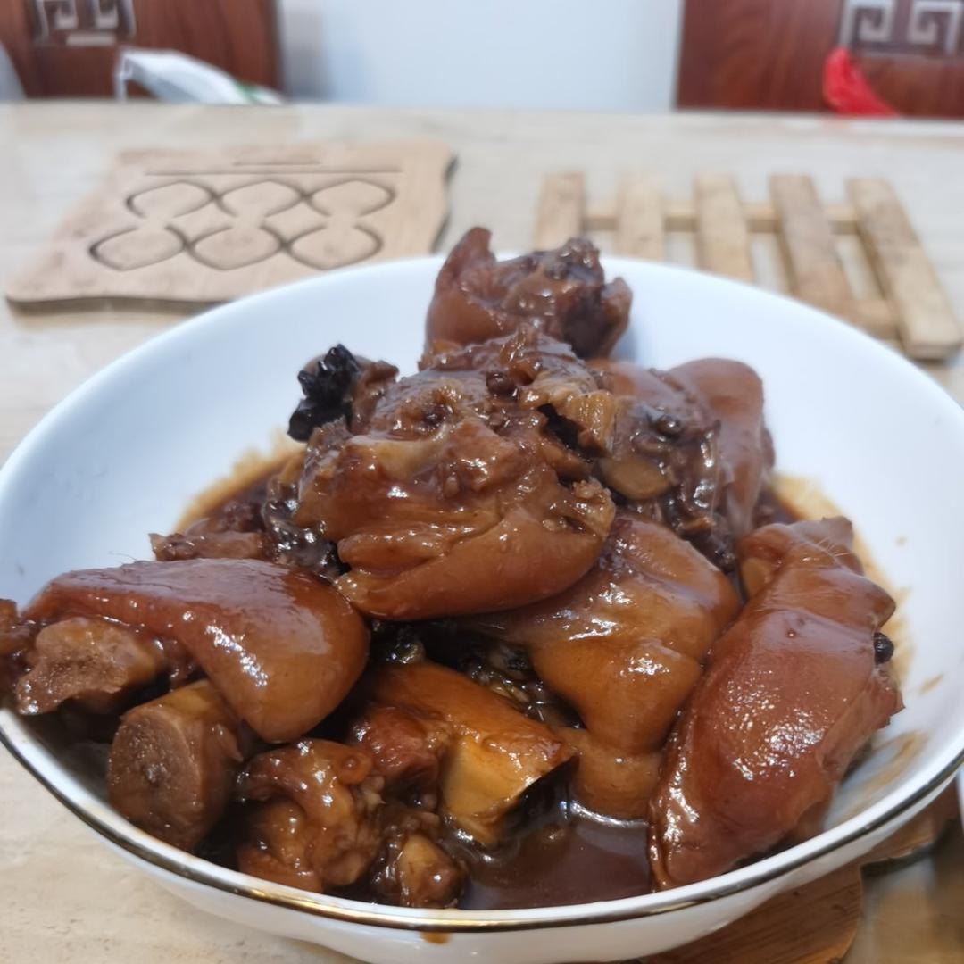 美味的家常菜：红烧猪蹄