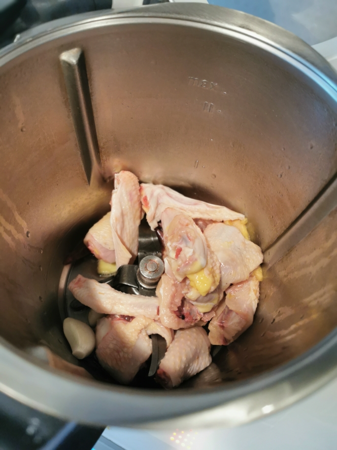小公鸡烧毛豆的做法 步骤2