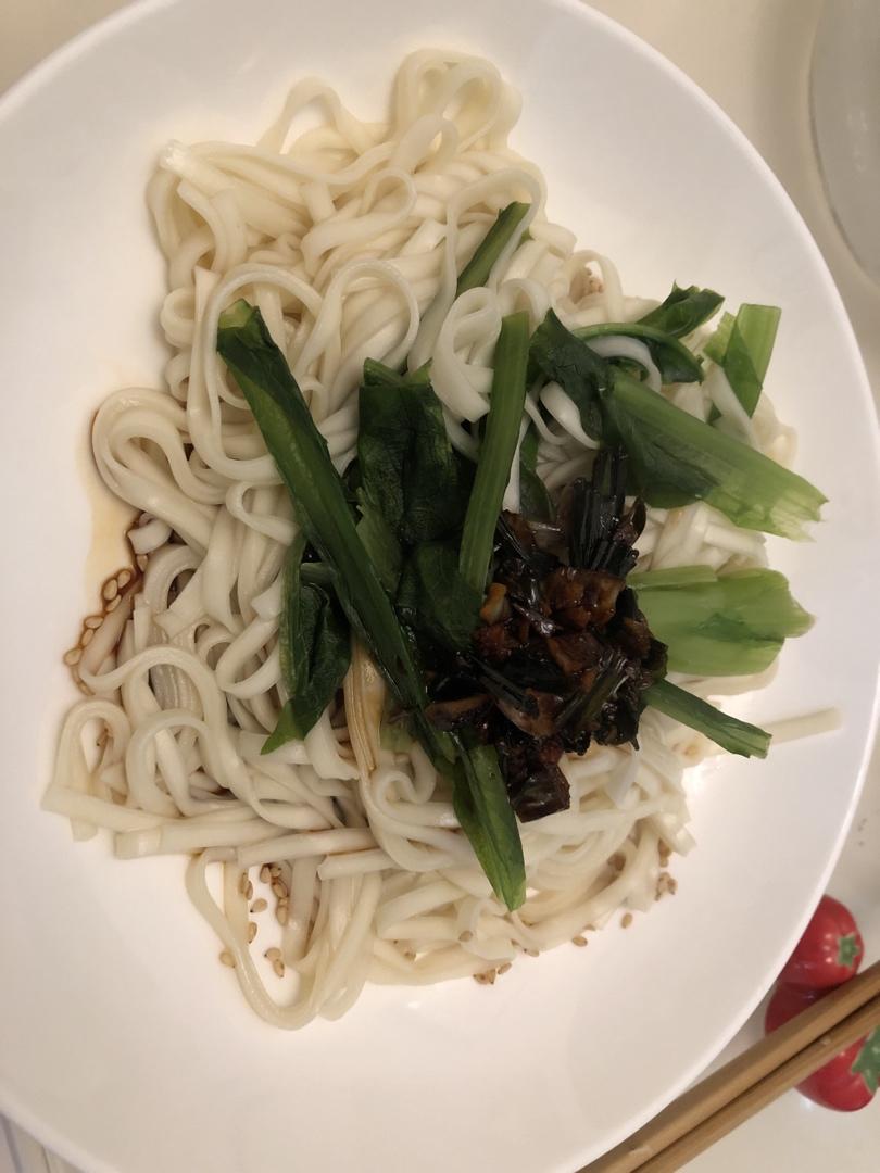 10分钟搞定的一碗葱油拌面