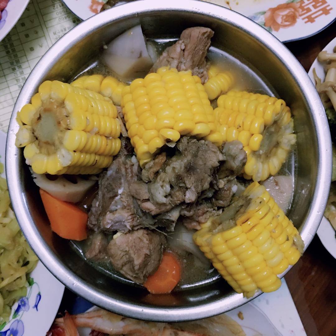 莲藕玉米排骨汤