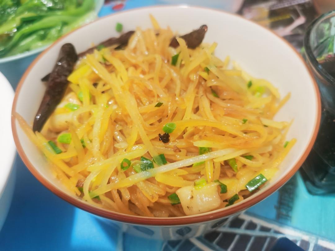 厨师长教你：“炝炒土豆丝”的家常做法，口感爽脆