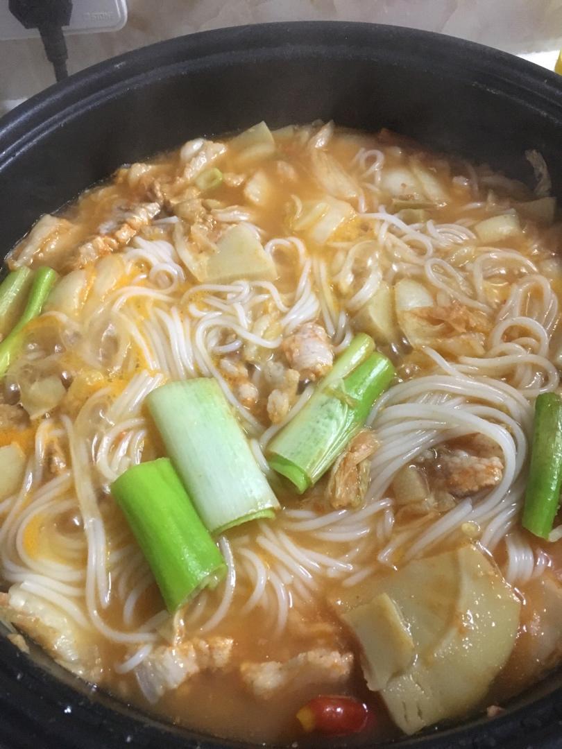 超简单美味的辣白菜五花肉汤