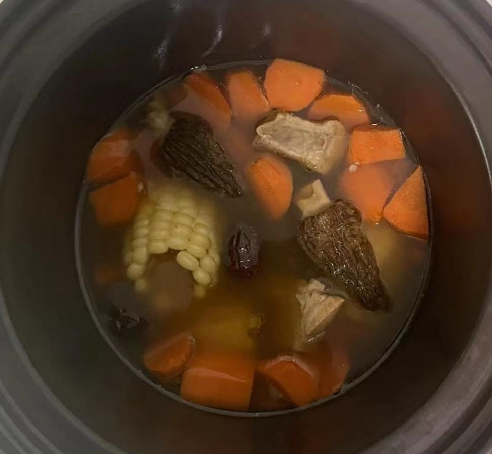 玉米萝卜排骨汤