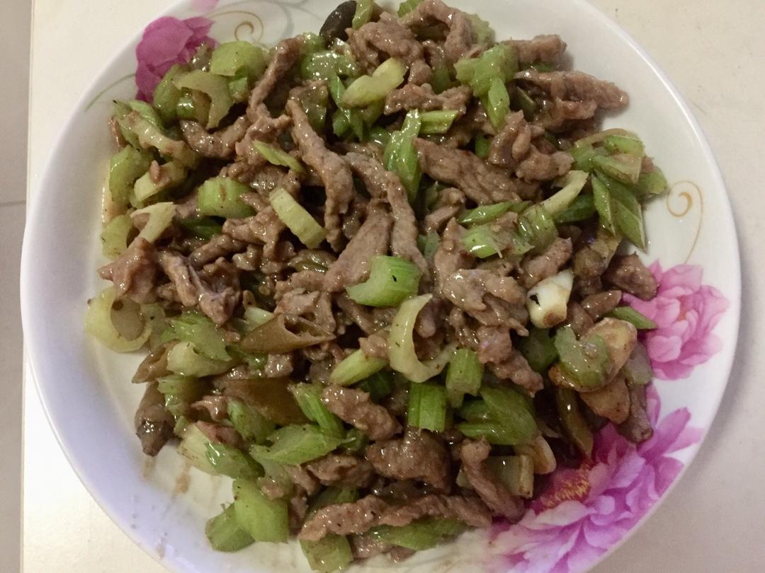 芹菜炒牛肉