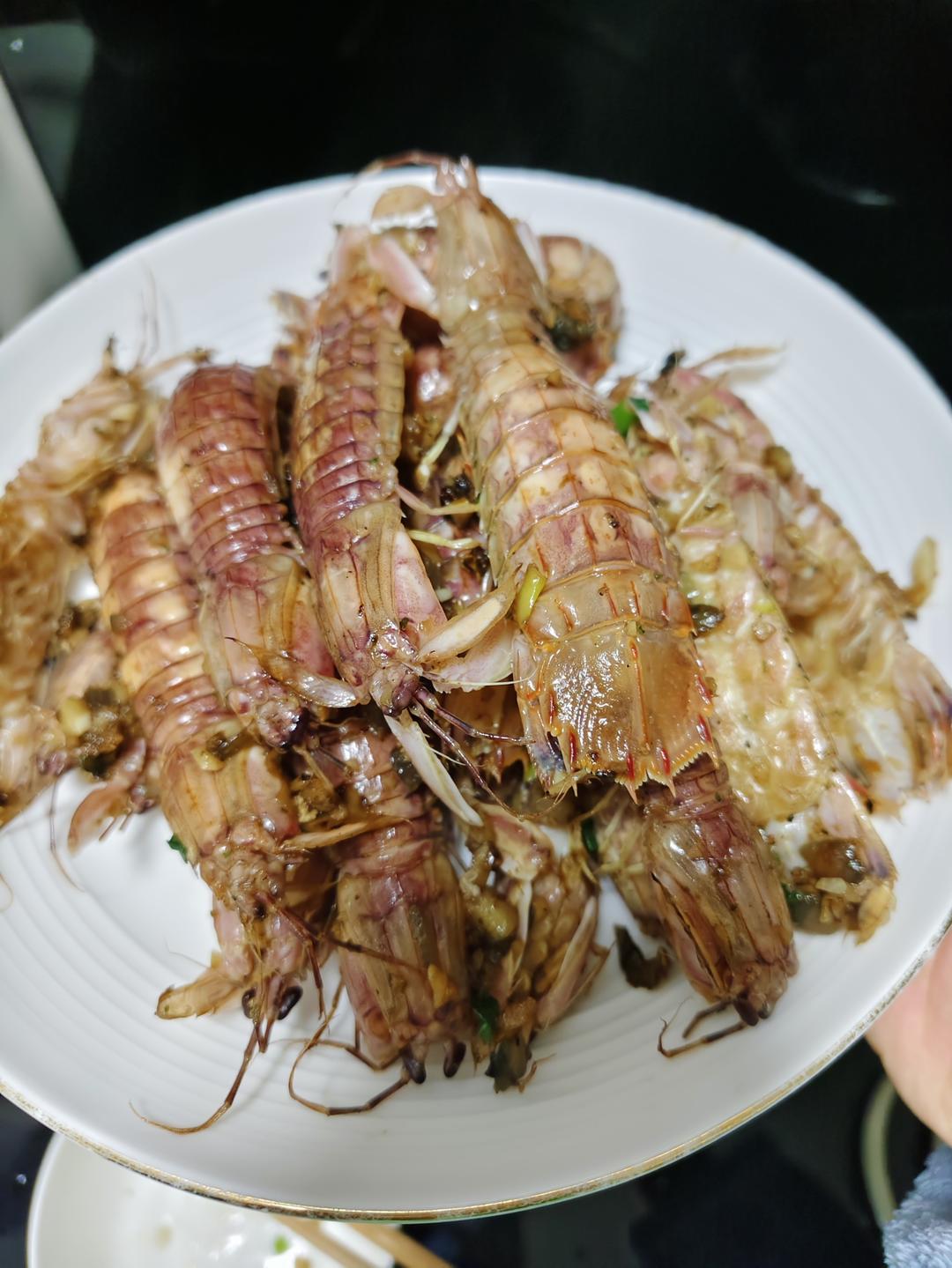 无油炸版的椒盐皮皮虾和巧拨虾壳的方法