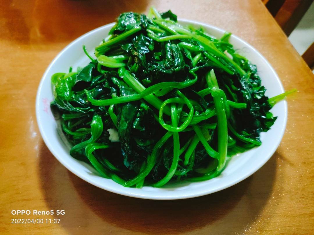 不涩口又嫩的清炒菠菜