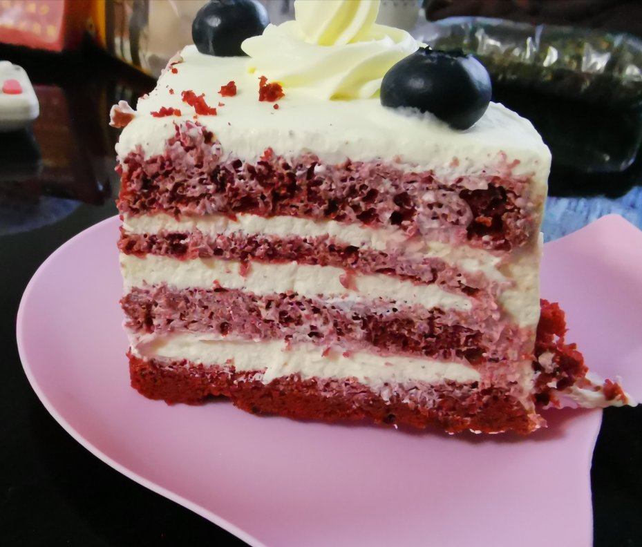 华丽变身的红丝绒蛋糕，浪漫与美味扑面而来。